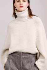 Turtleneck-Sweaters-Are-Back-In-Fall-2015-5.jpg