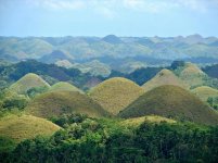 1200px-Chocolate_Hills_overview.jpg