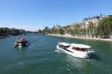 1599px-Tour_boats_on_the_Seine,_Paris_3_September_2016.jpg